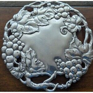 Arthur Court Copyright 2000 Aluminum Grapevine And Leaf Pattern Trivet 8"